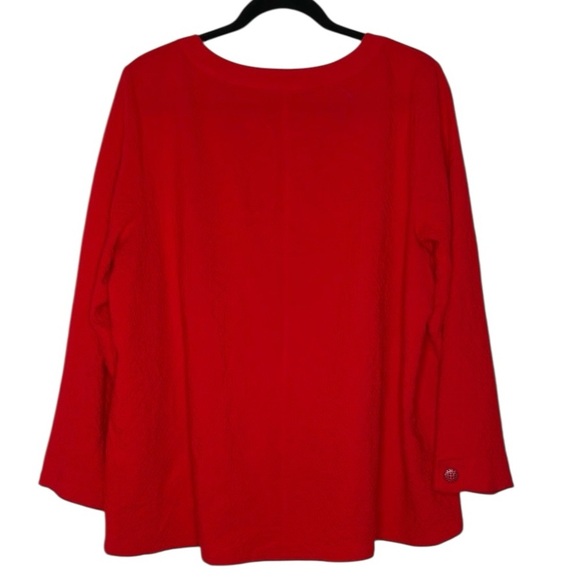 Habitat Crinkle Crepe Solid Side Button Pullover in Apple - Picture 7 of 8